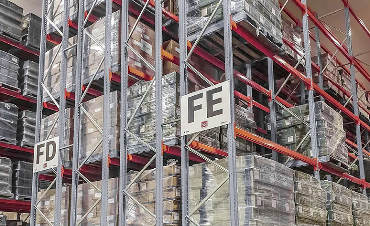 Double deep pallet racking system for high-density warehouse storage with steel shelving levels